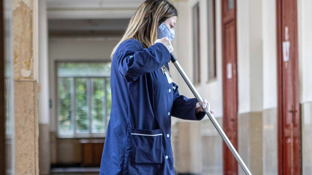 Sono stati i collaboratori scolastici a dover pulire le scuole che hanno ospitato i seggi