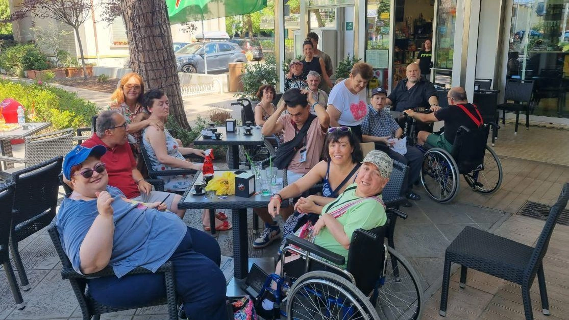 Pina Bar, colazione  pagata per trenta  disabili in vacanza