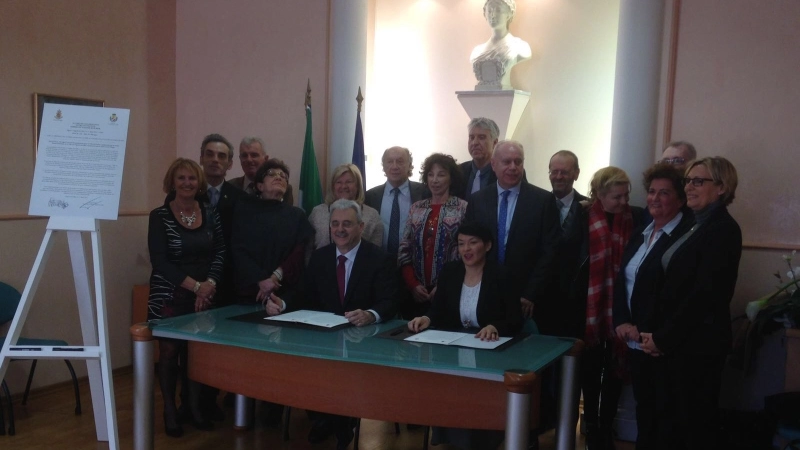 Silvia De Santis ha firmato l'accordo tra Fermo e Cagnes sur Mer
