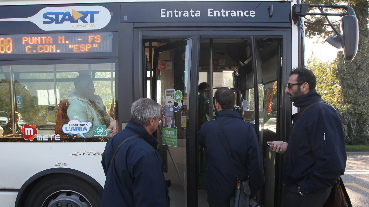 Un autobus di Start Romagna in servizio (repertorio)