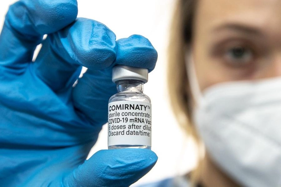 Vaccino anti covid in Emilia Romagna: arrivati gli sms agli over 40