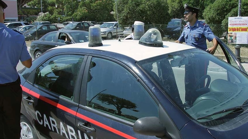 I carabinieri hanno bloccato l’uomo all’uscita dell’esercizio