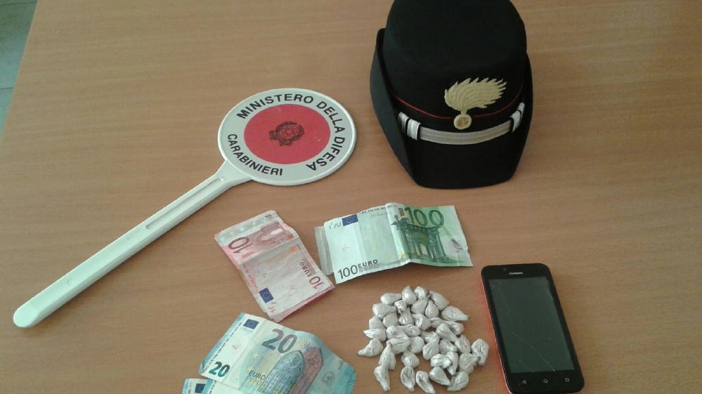 Droga e denaro sequestrati dai carabinieri