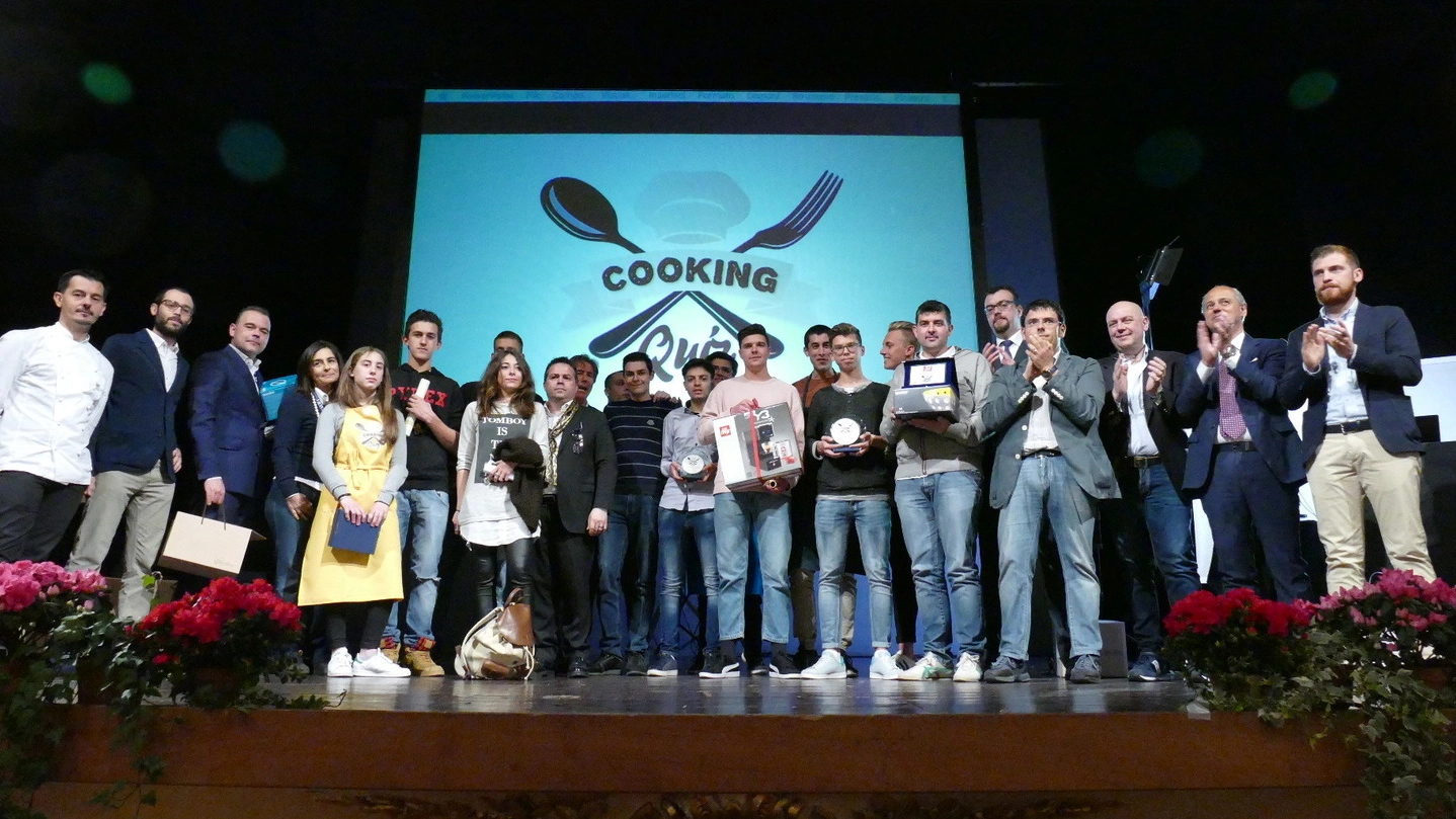 I vincitori del Cooking quiz sul palco del teatro Persiani di Recanati