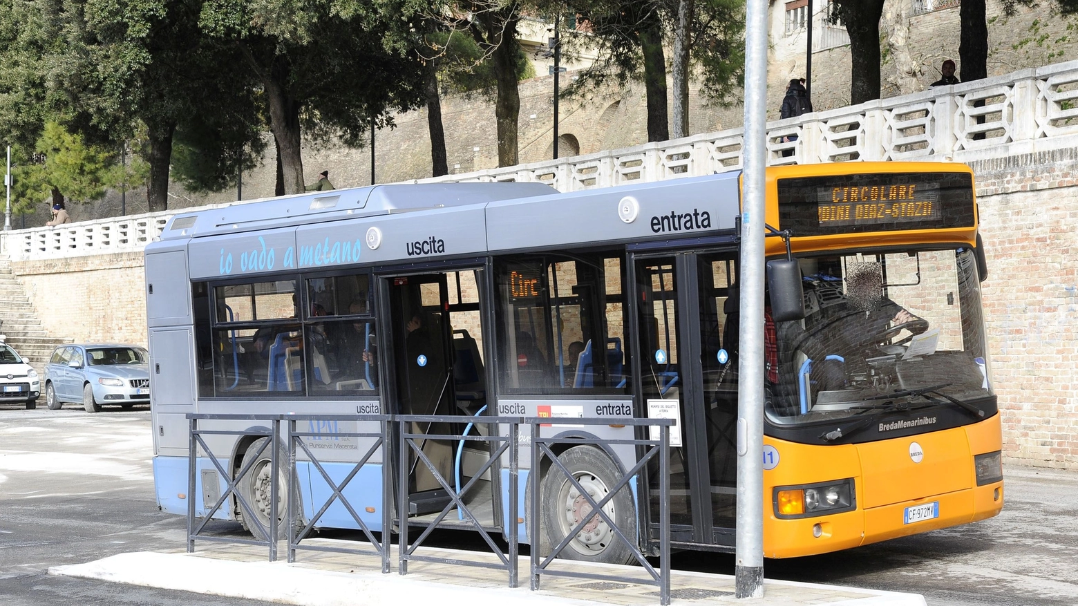 Un bus nel Maceratese in una foto d'archivio Calavita