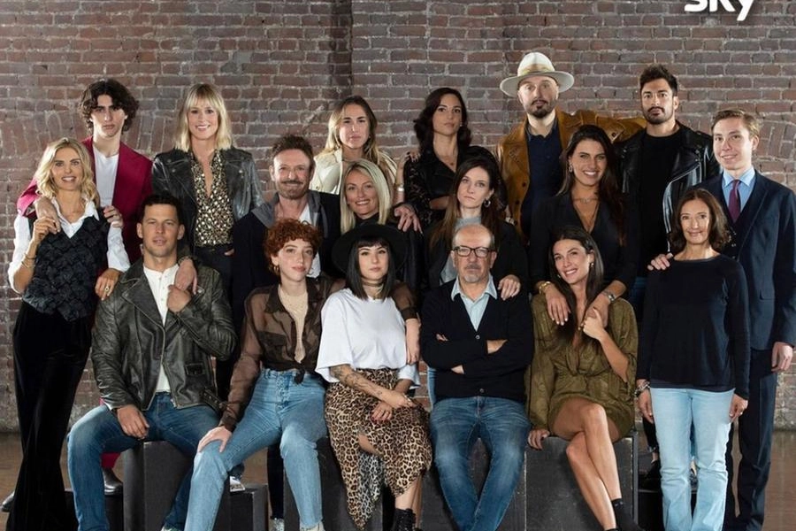 Martina Colombari e il cast, via Instagram (@martycolombari)