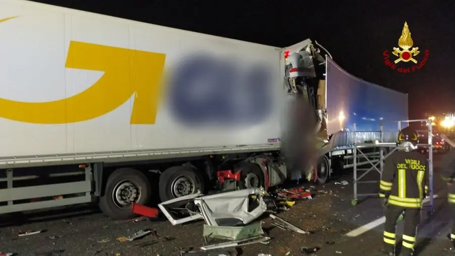 A1, incidente mortale a Reggio Emilia: coinvolti 4 camion