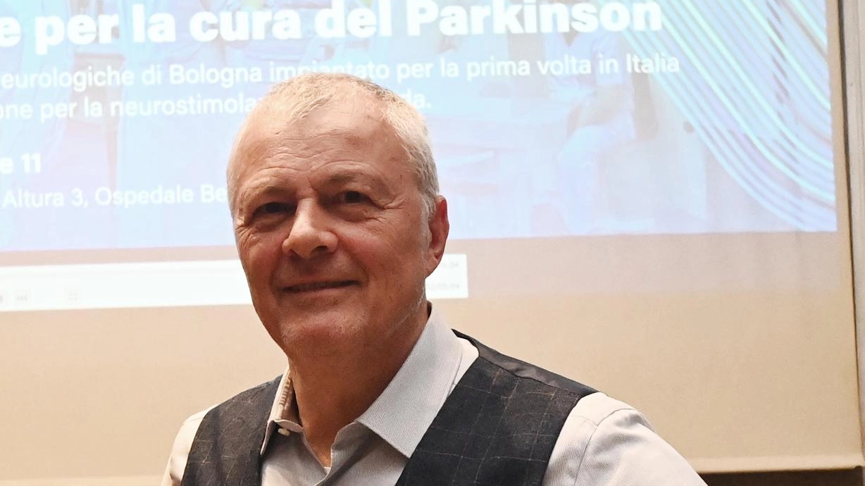 Parkinson, nuova era. Il pacemaker che blocca i sintomi della malattia: "Sono tornato a vivere"