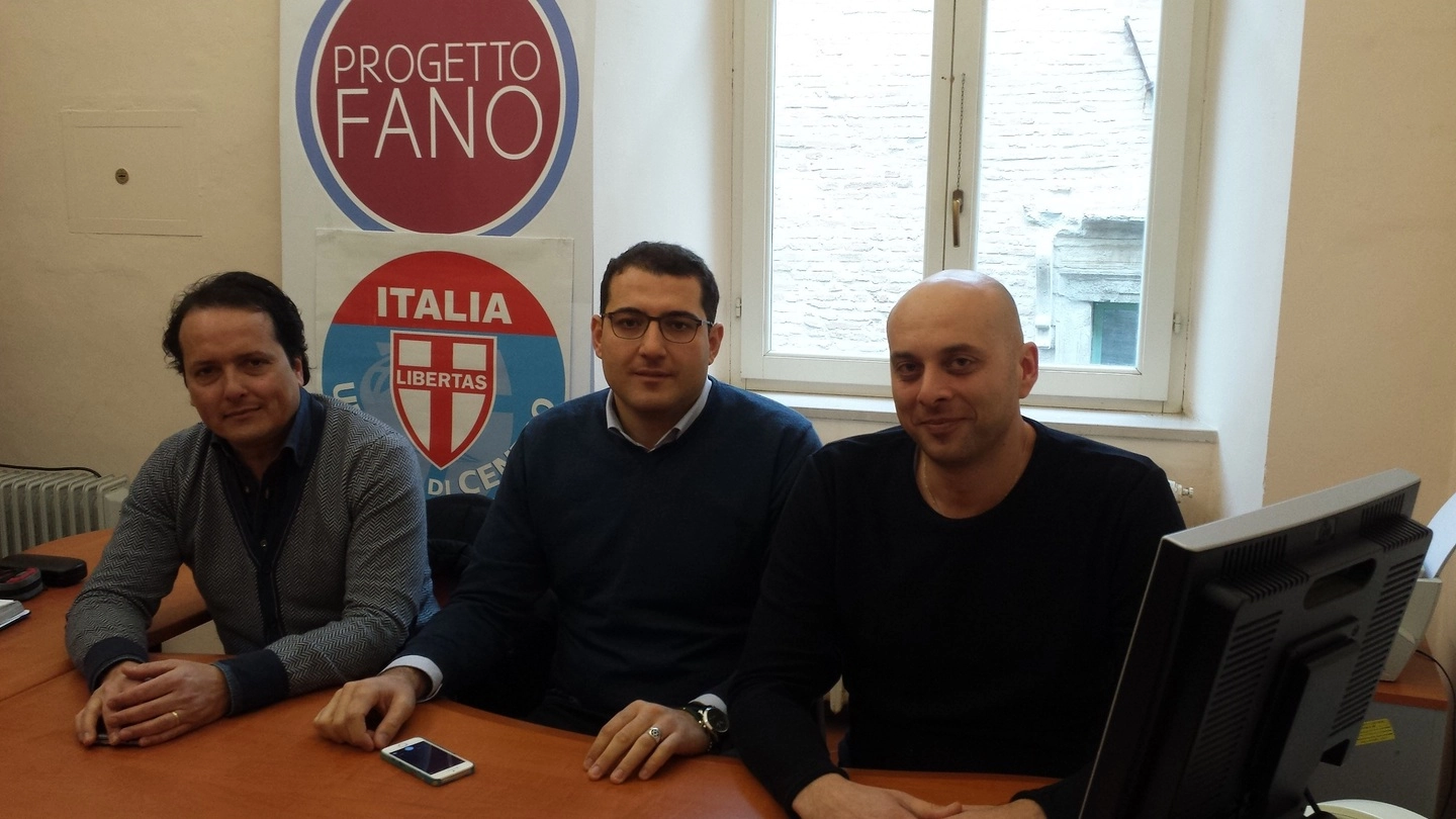 Da sinistra: Davide Delvecchio (Udc), Alberto Santorelli e Aramis Garbatini (Progetto Fano) 