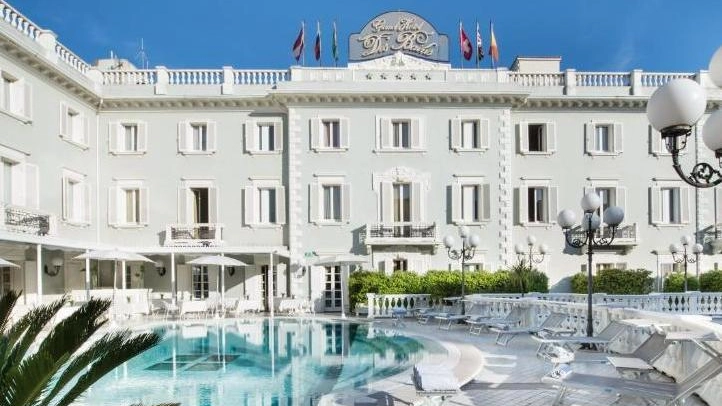 L'hotel Des Bains di Riccione verrà venduto a seguito di una guerra legale tra eredi