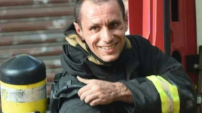 Simone Rotolo, 41 anni, ex pugile ora è un vigile del fuoco: è stato tra i primi ad arrivare a Borgo Panigale