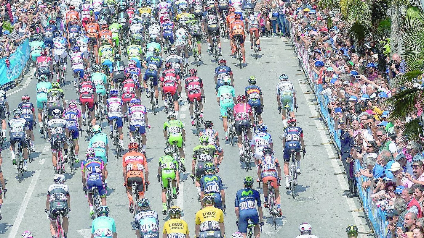 Il Giro d'Italia (foto Ansa)