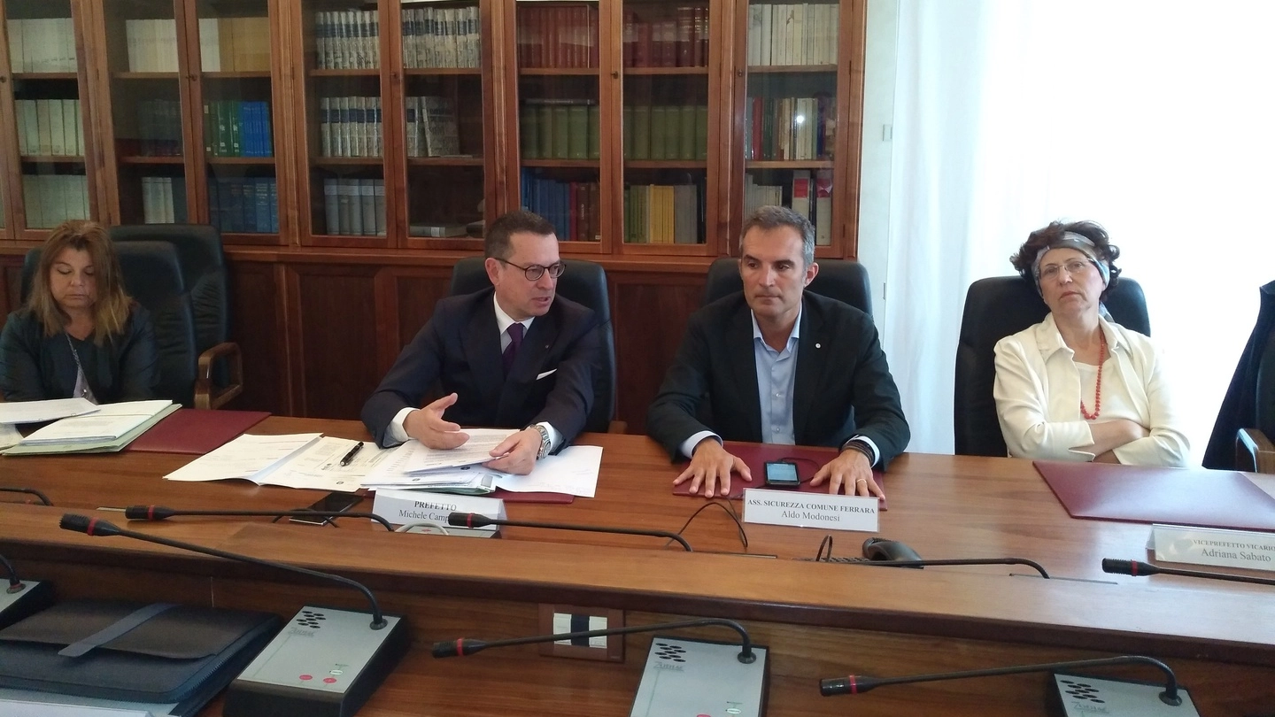 Il prefetto Michele Campanaro e l’assessore alla sicurezza Aldo Modonesi durante l’incontro di oggi 