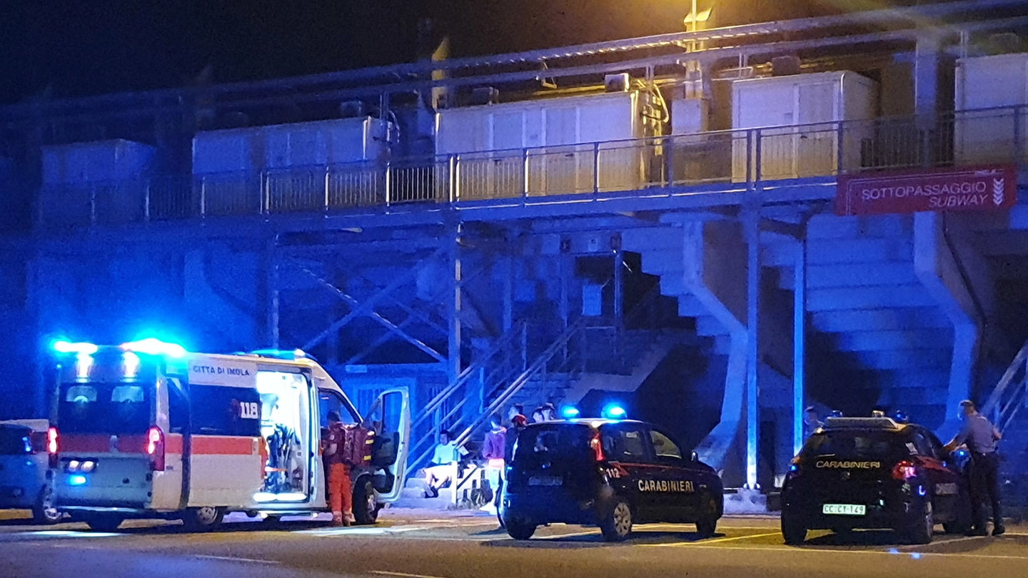 Carabinieri e 118 nell’area esterna all’autodromo dopo i fatti della scorsa settimana