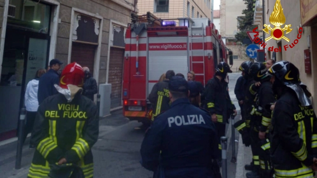 Ancona, incendio in via Magenta