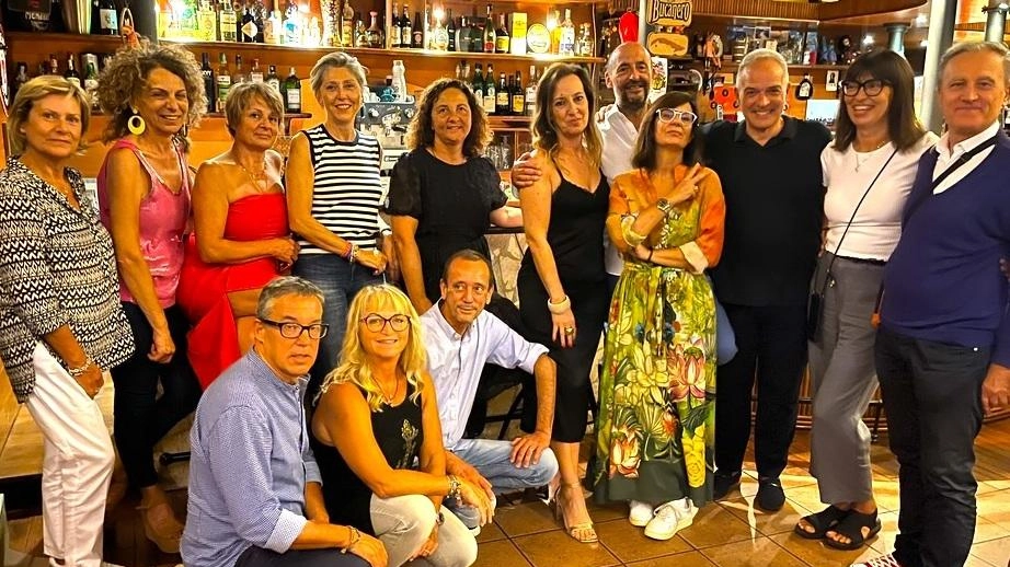 

"A 40 anni dal diploma: la 5ªA dell’Itc Corridoni a Civitanova si ritrova a cena"