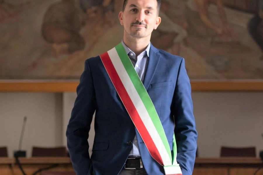 Matteo Gozzoli, 35 anni, è sindaco Pd di Cesenatico dal 2016