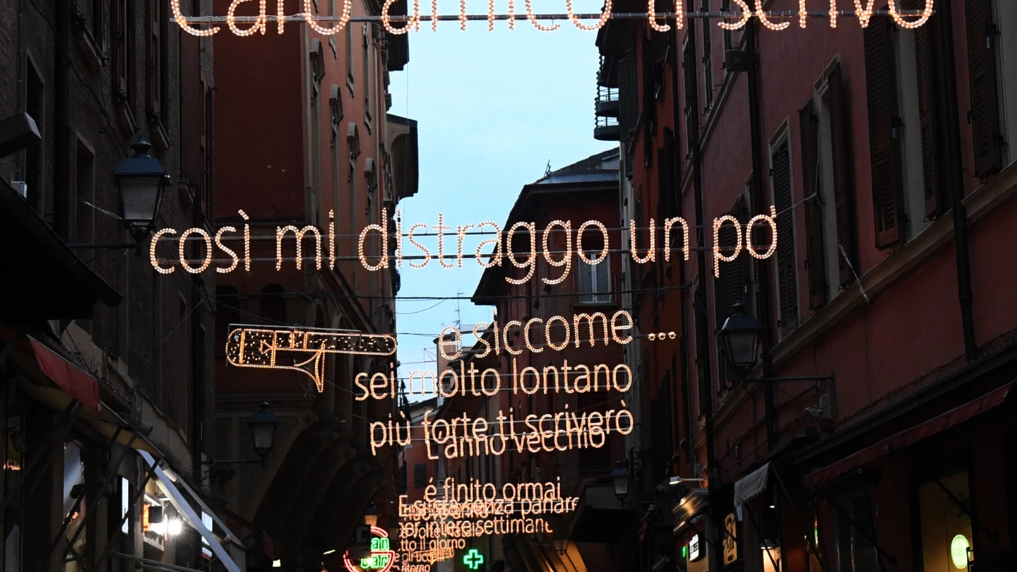 Bologna, le luminarie dedicate a Lucio Dalla (FotoSchicchi)
