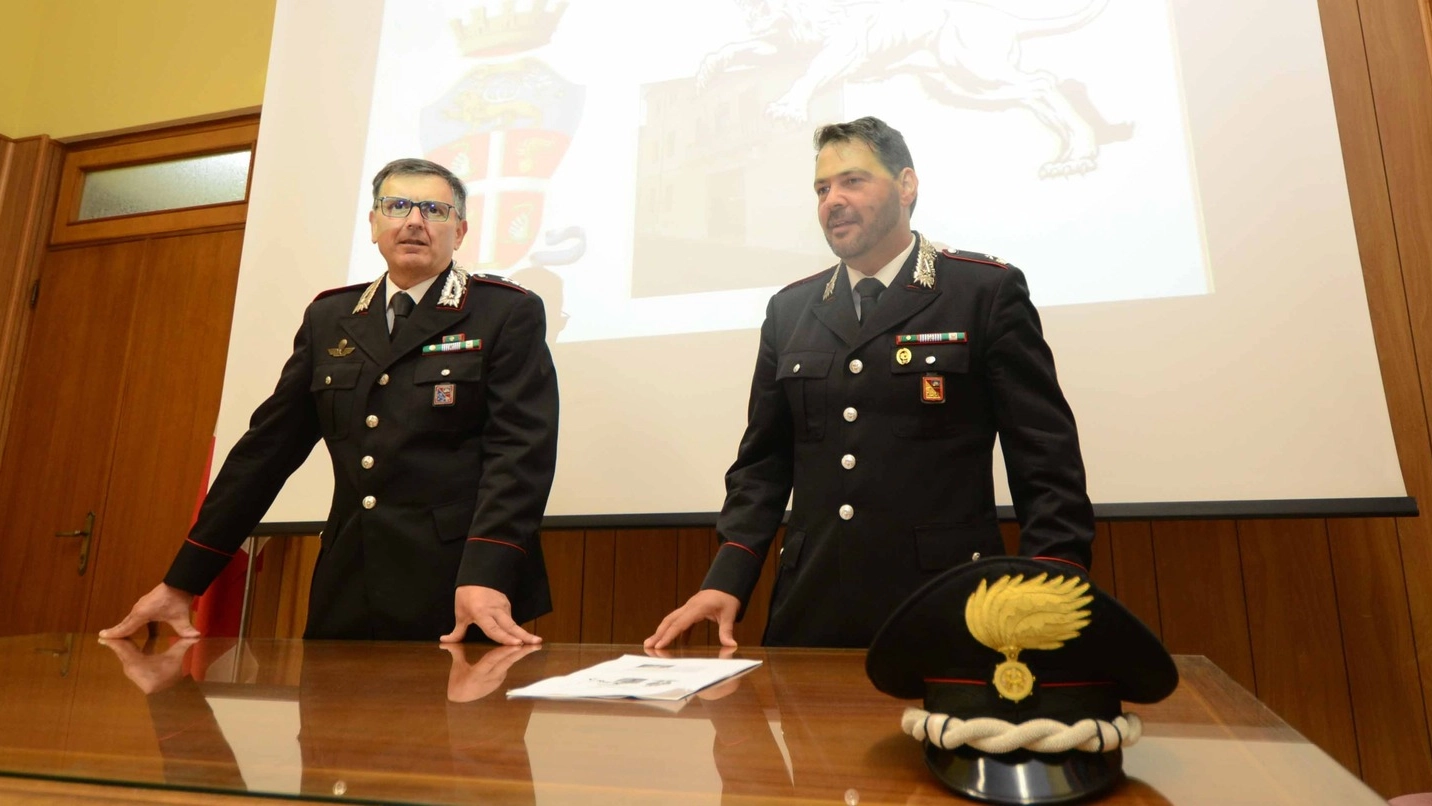 A sinistra il tenente colonnello, Antonio Rizzi e il maggiore Nicola Di Gesare (Foto Donzelli)