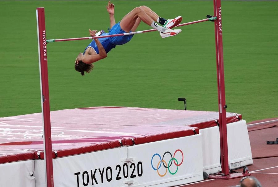 Italy's Gianmarco Tamberi competes in the men's high jump final during the Tokyo 2020 Olympic Games at the Olympic Stadium in Tokyo on August 1, 2021. (Photo by Giuseppe CACACE / AFP)