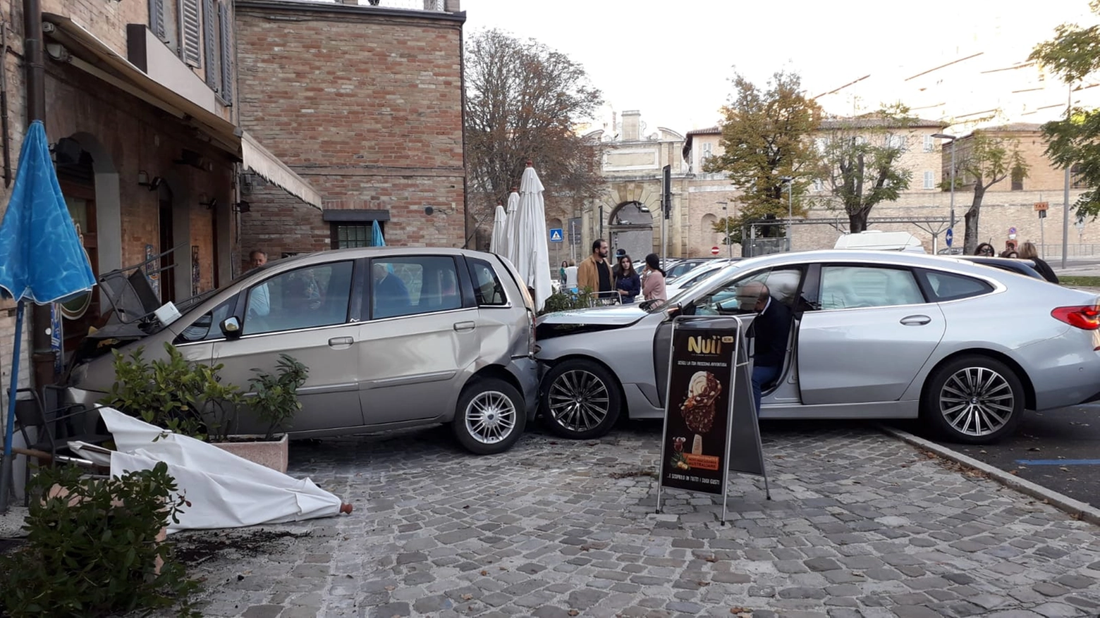 Borgo Mercatale, le auto coinvolte nell'incidente
