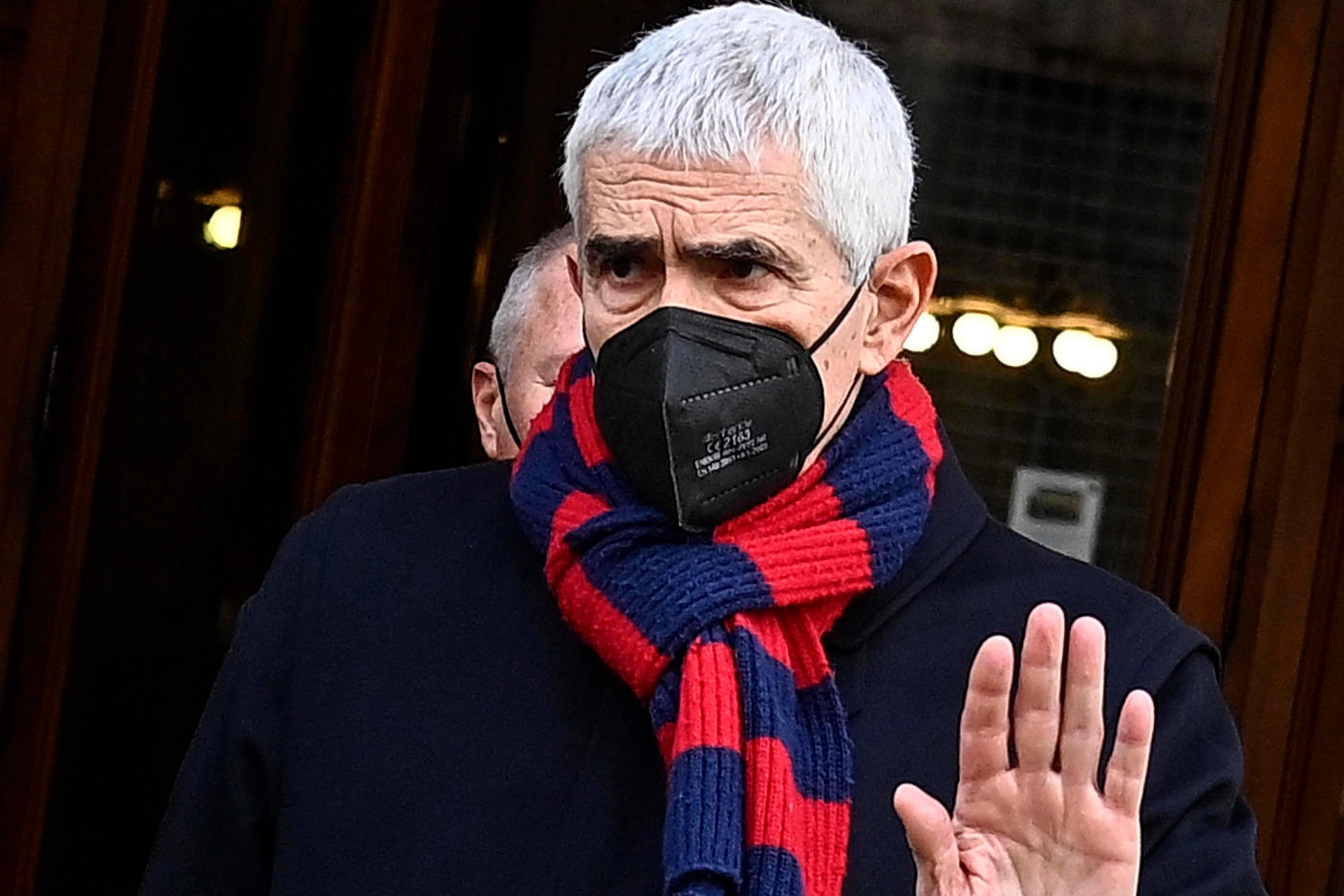Pier Ferdinando Casini ieri a Montecitorio per il quarto scrutinio con la sciarpa rossoblù