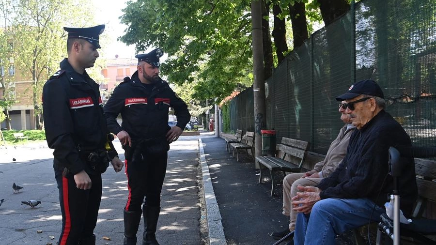 Anziane rapinate: controlli dei carabinieri nel parco Guido Rossa (foto Schicchi)