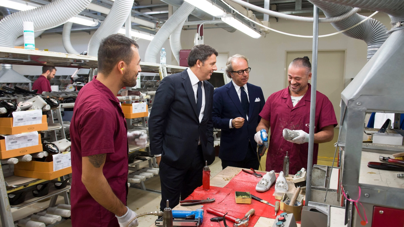 Matteo Renzi in visita alla Tod's (Foto Lapresse)