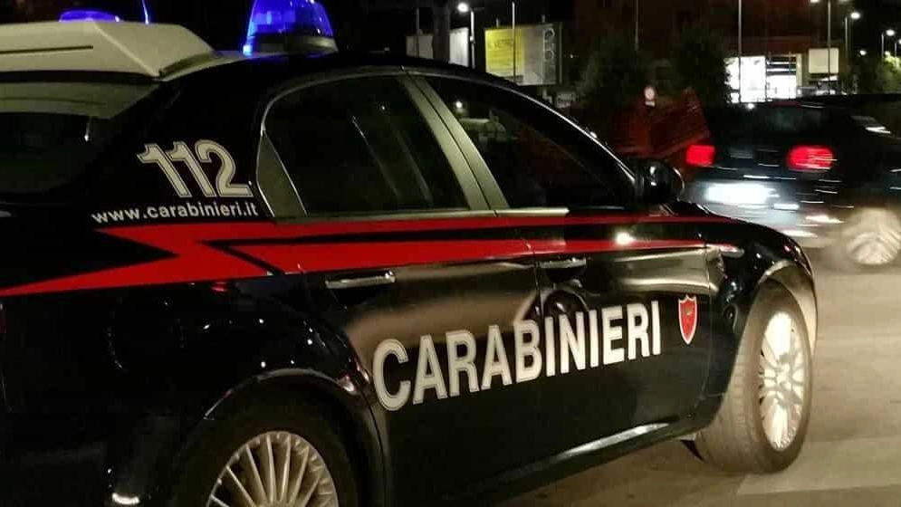 La donna è andata subito a fare denuncia ai carabinieri fornendo la targa del mezzo