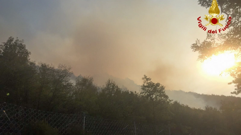Bologna, l'incendio del bosco fra Vergato e Cereglio