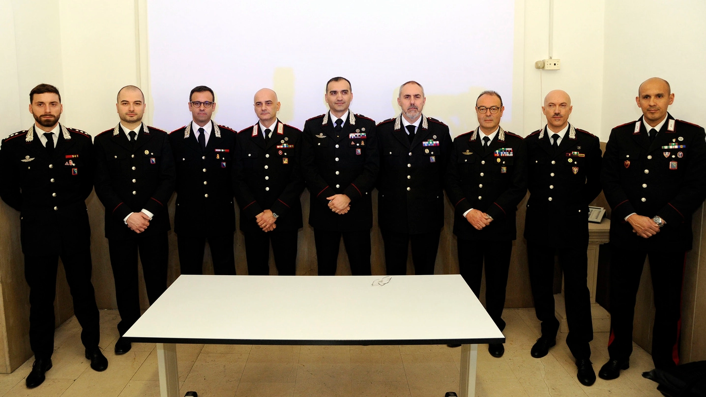 Il comandante provinciale Michele Roberti con i vertici provinciali dei carabinieri (foto Calavita) 