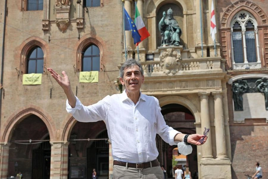 Fabio Battistini in piazza Maggiore (foto Schicchi)