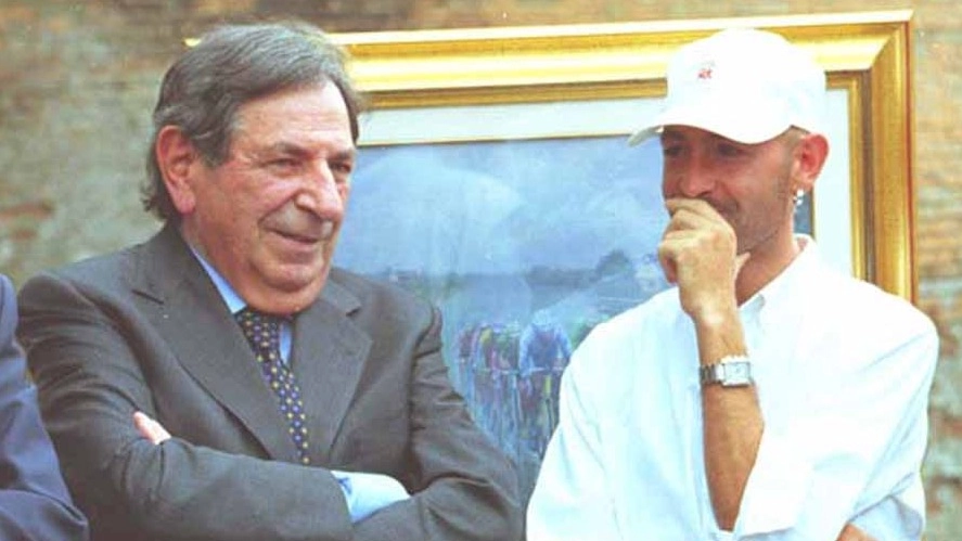 Romano Cenni insieme con Marco Pantani alla fine degli anni Novanta