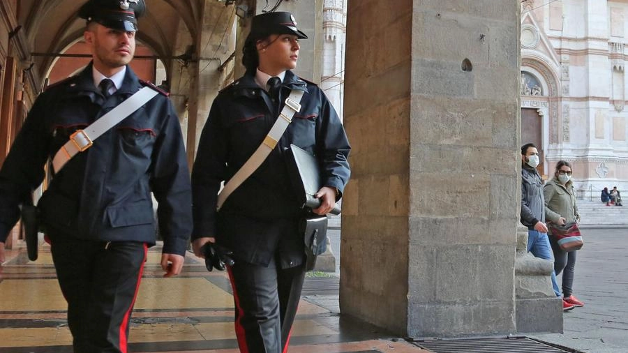 Carabinieri di pattuglia a Bologna