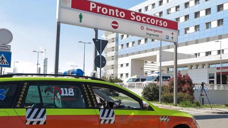 Il giovane ricoverato al Centro Grandi Ustionati dell'ospedale Maggiore di Parma: si era recato da solo al pronto soccorso. Indagini in corso per ricostruire cos'è accaduto