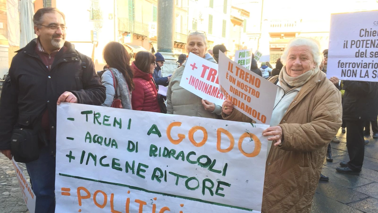 Nuovo orario treni, la protesta dei pendolari a Ravenna. "Più convogli per Godo e Classe"