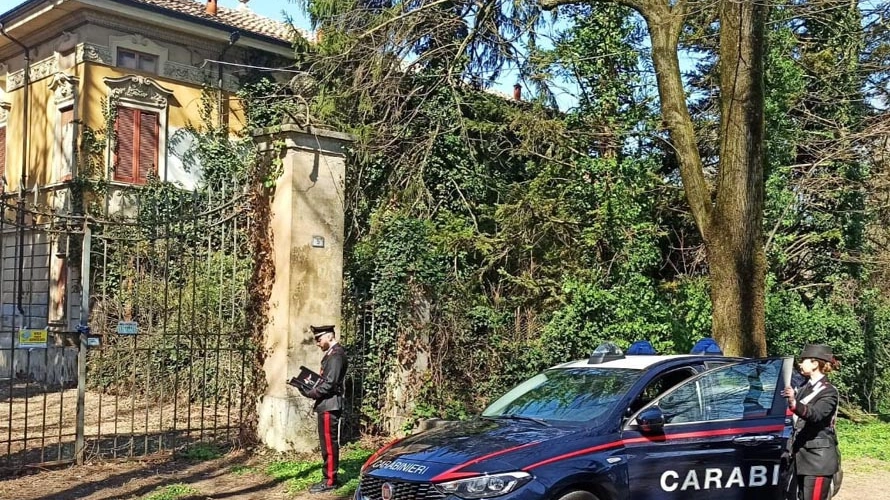 I carabinieri alla casa padronale a Fabbrico