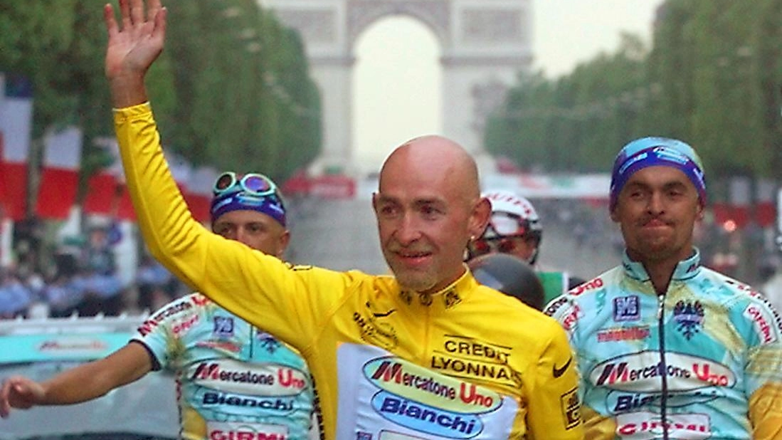 Marco Pantani vincitore del Tour de France 1998 (Ansa)