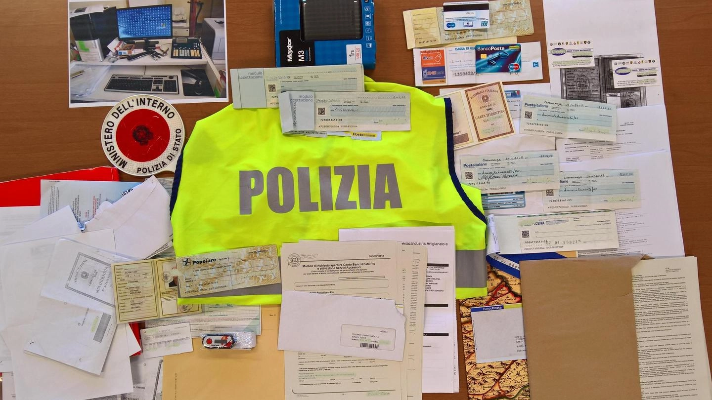 La refurtiva recuperata dalla polizia anticrimine di Fermo