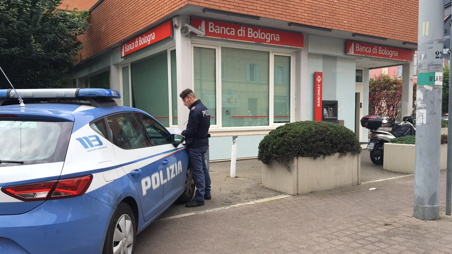 Rapina alla Banca di Bologna di via Emilia Ponente (Foto Schicchi)