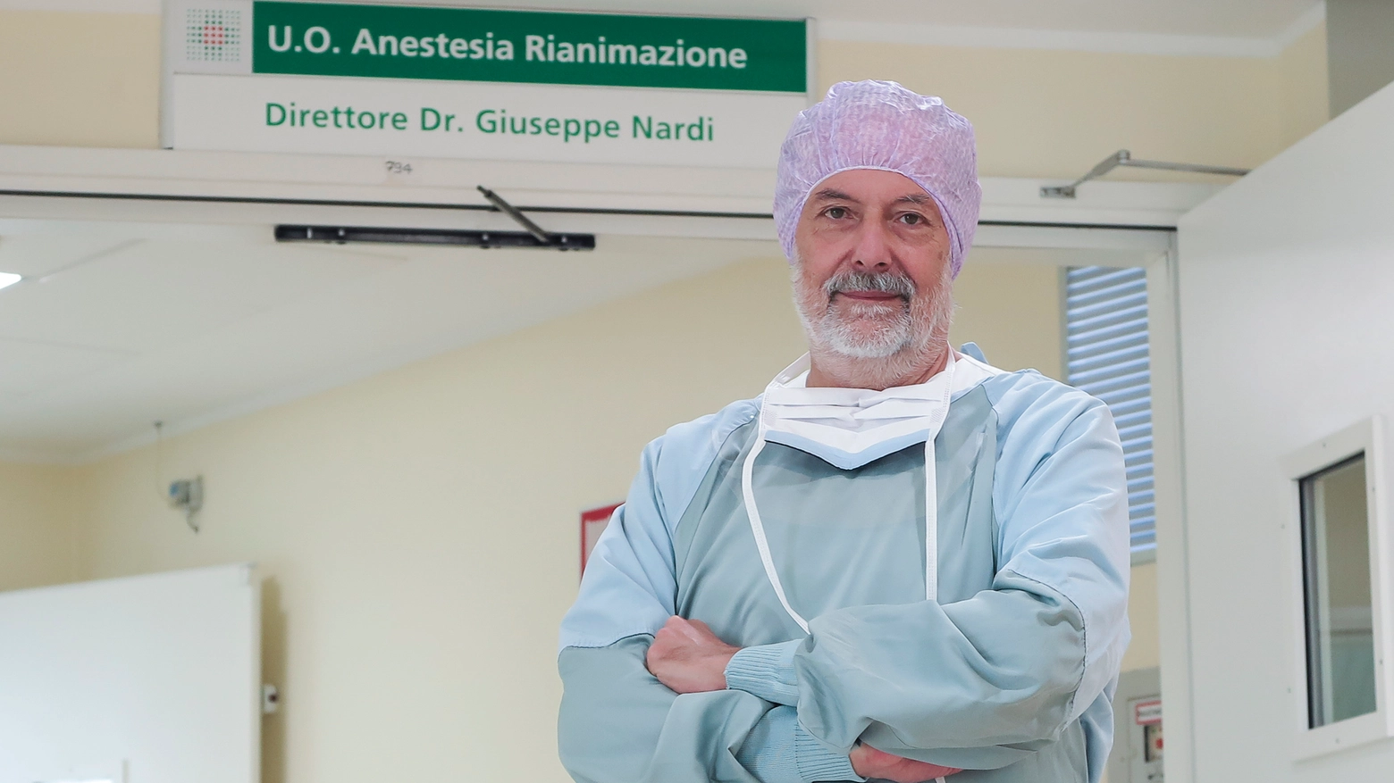 Il dottor Giuseppe Nardi, davanti alla rianimazione ospedale Infermi di Rimini     