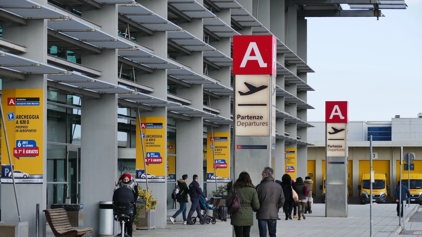 L’ingresso dell’aeroporto Sanzio di Ancona-Falconara dove avrà base la Kairos Air