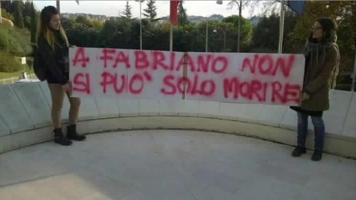 Punto nascita Fabriano, protesta per la chiusura (Foto Di Marco)