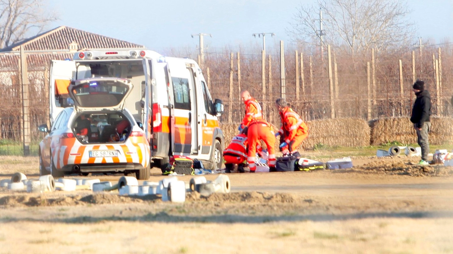 L’intervento dell’ambulanza (Foto Corelli)