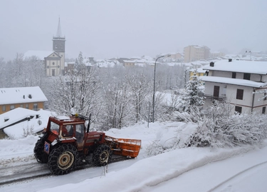 Meteo Modena, neve oggi in Appennino: disagi e due bus bloccati