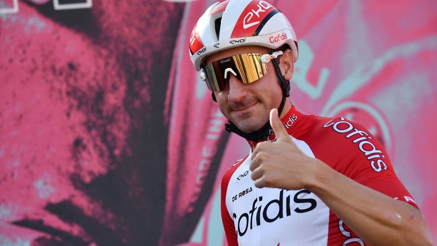 Il 32enne, raggiunto dalla notizia nel corso del Giro d’Italia, sarà affiancato dalla tiratrice a volo Jessica Rossi. L’orgoglio del presidente del Veneto, Zaia: “Una meravigliosa storia di sport”