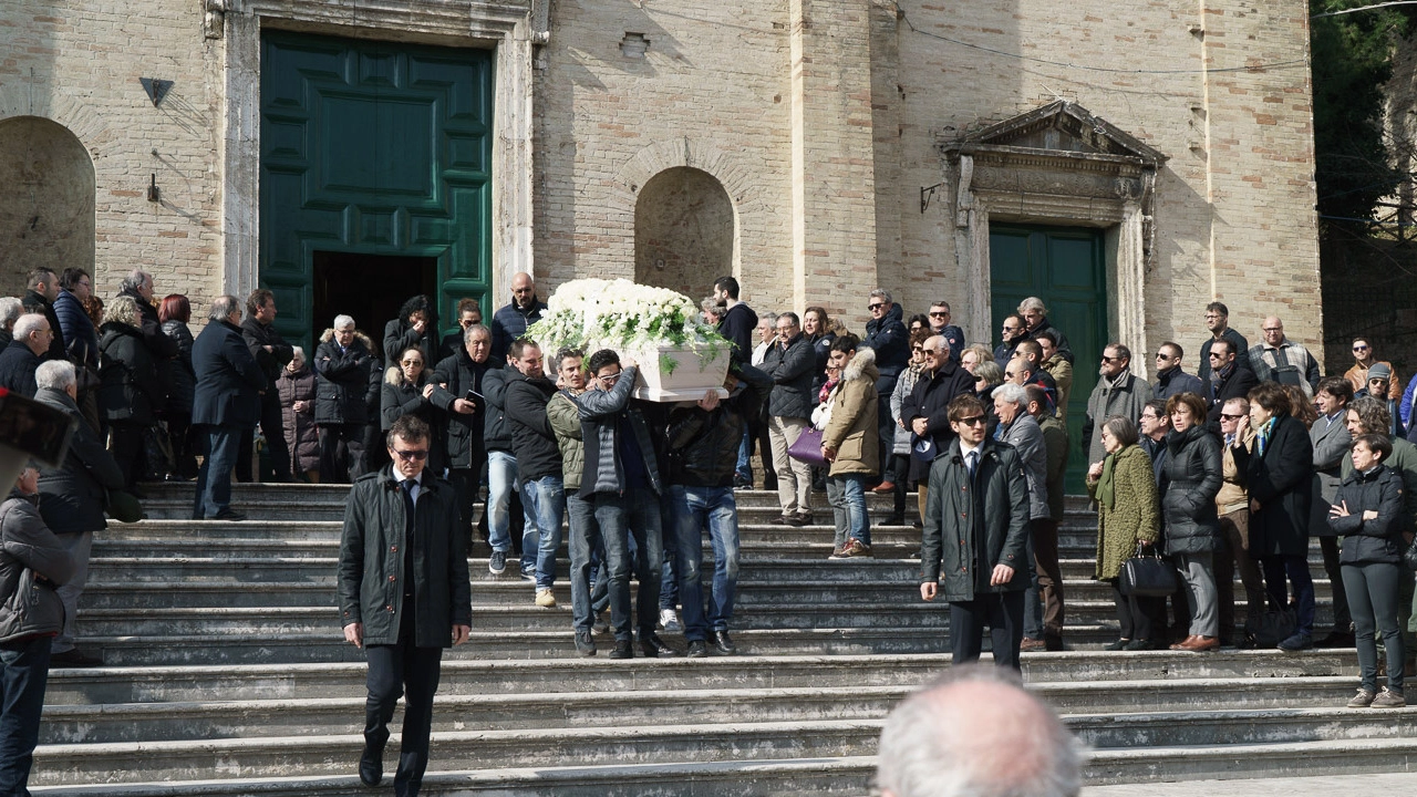 Il funerale di Duilio Pazzi, 42enne di Porto San Giorgio (foto Zeppilli)