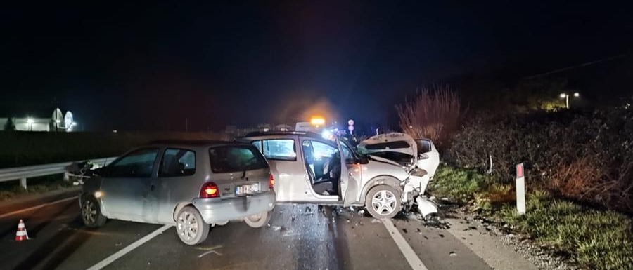 Incidente a Cesenatico, scontro tra due auto sull’Adriatica: due feriti