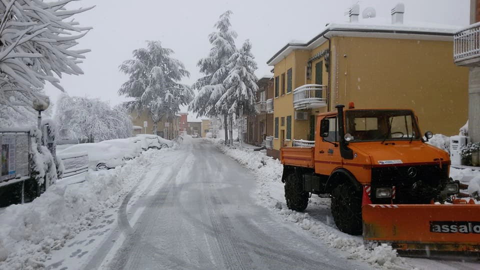 Il centro di Poggio Torriana con neve (foto A.Celli)