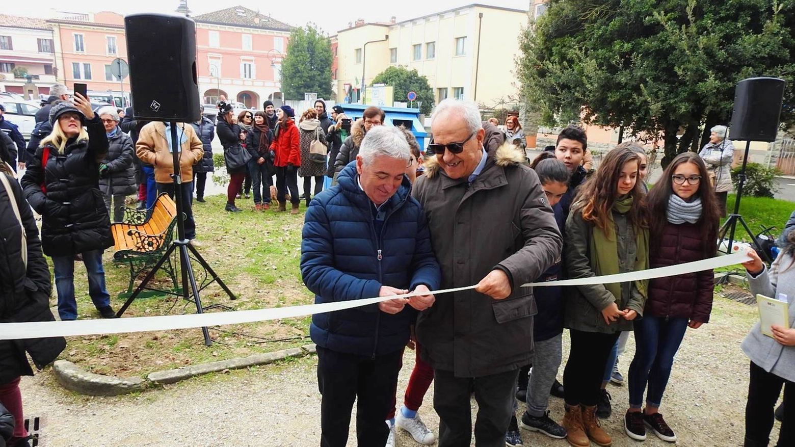 Taglio del nastro ad opera di Giuliano Billini e del sindaco Mauro Venturi (Scardovi)